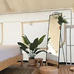 Very Hotel