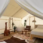 Very Hotel